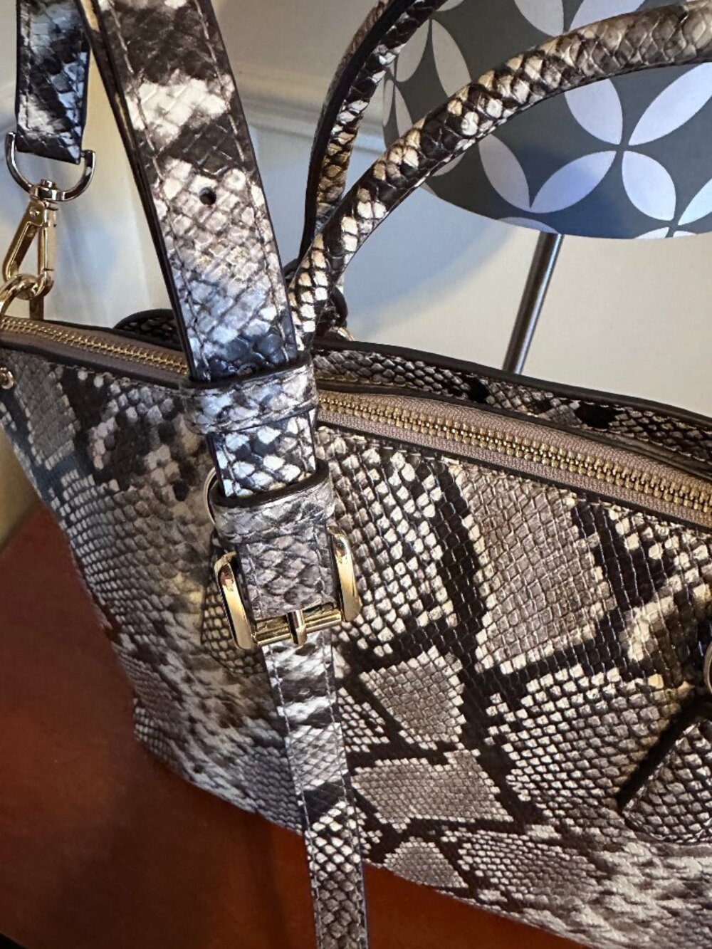 Michael Kors Elson Large Satchel - Picture 5 of 10